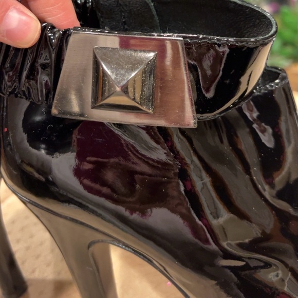 Report Signature | Women’s Patent Leather Booties Boots Shoes Size 7 - Picture 5 of 5